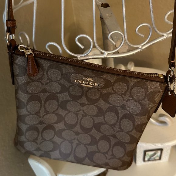 Coach Crossbody - Picture 1 of 6